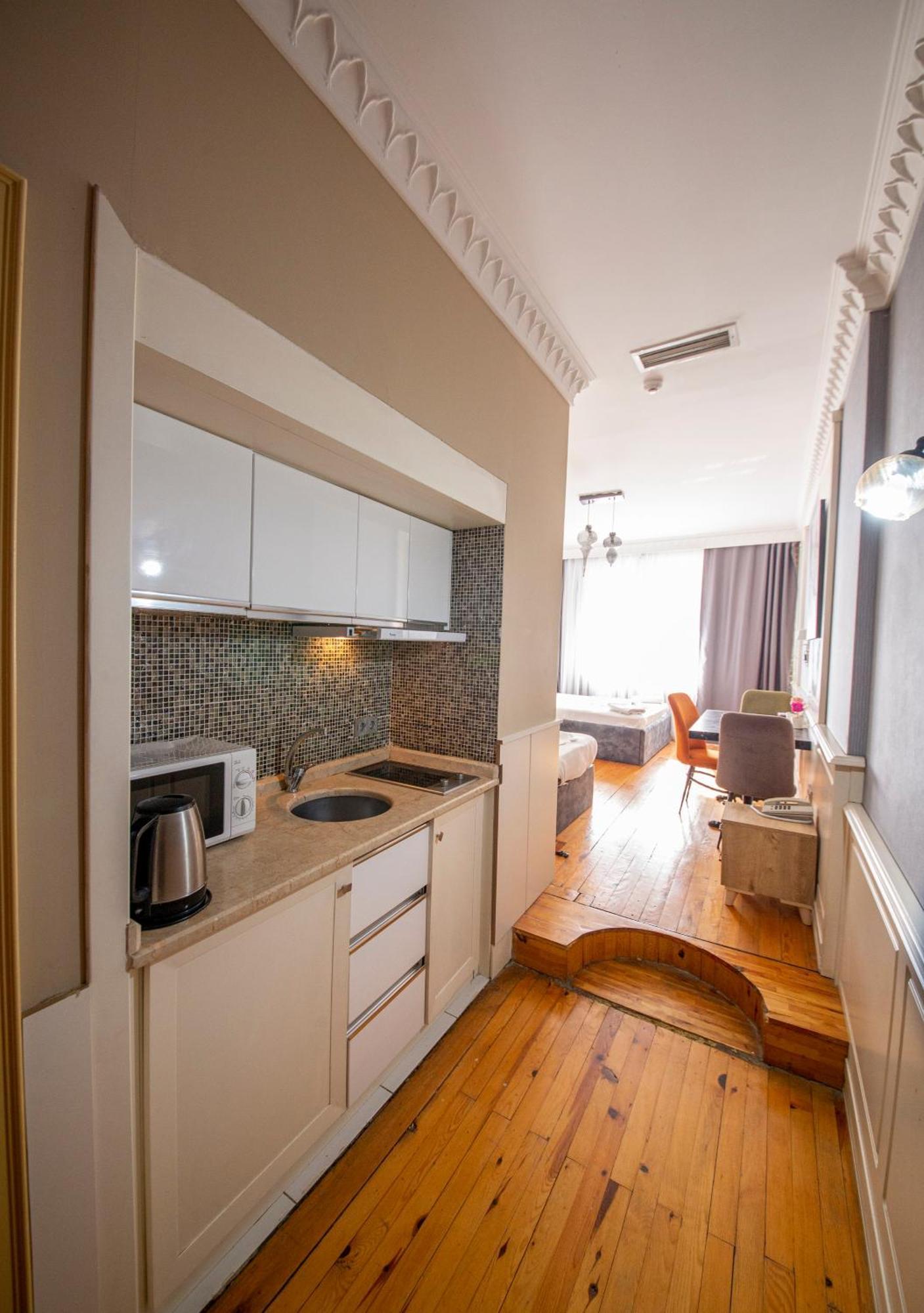 Royal Garden Suite And Hotel Istanbul Exterior foto