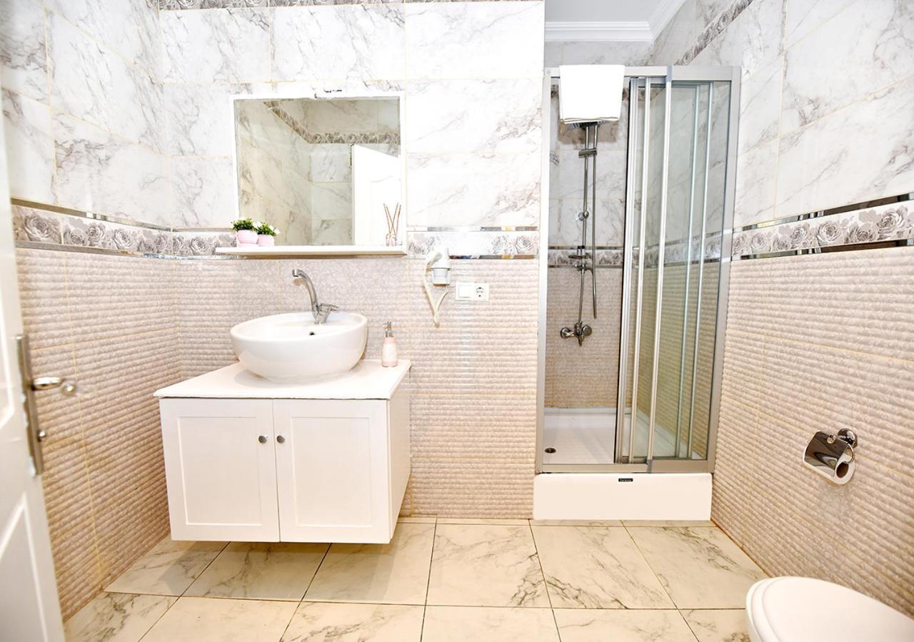 Royal Garden Suite And Hotel Istanbul Exterior foto